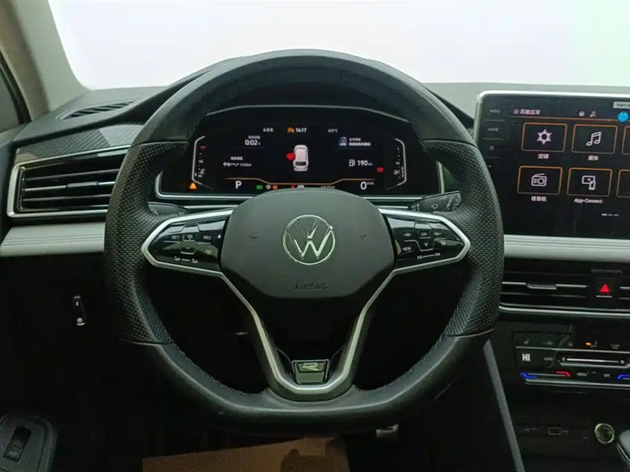 Volkswagen Tiguan L 2023 — фото 15