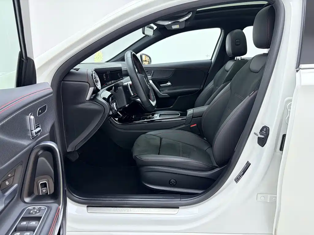 Mercedes-Benz A-Class 2024 — фото 16