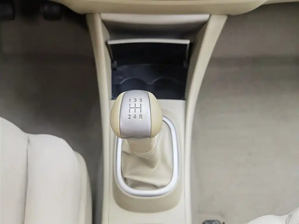 Nissan Sylphy 2015 — фото 13