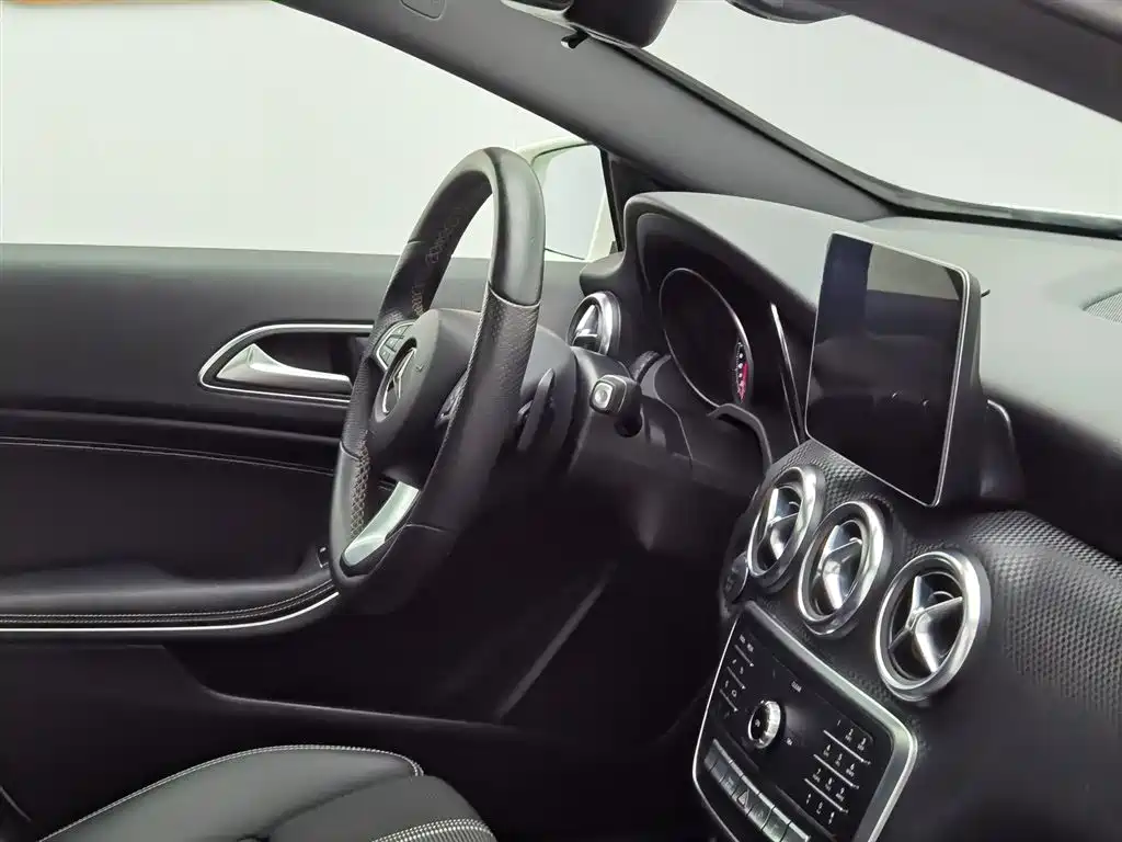 Mercedes-Benz A-Class 2018 — фото 22