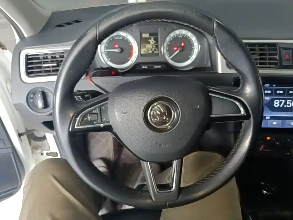 Skoda Rapid 2019 — фото 11