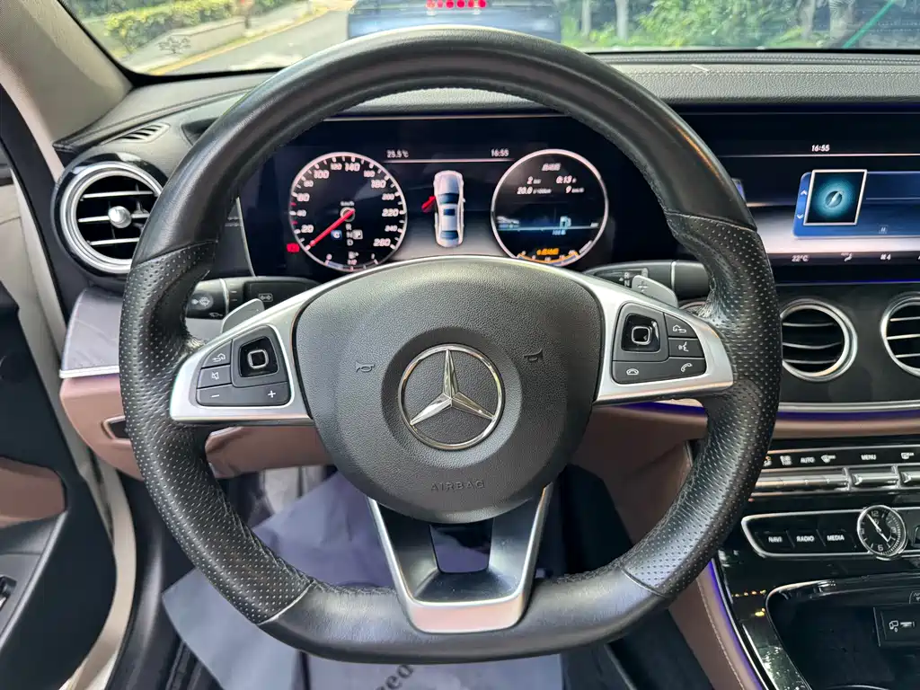 Mercedes-Benz E-Class 2017 — фото 11
