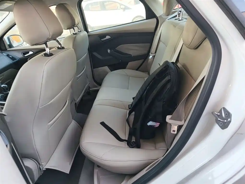 Ford Focus 2015 — фото 17