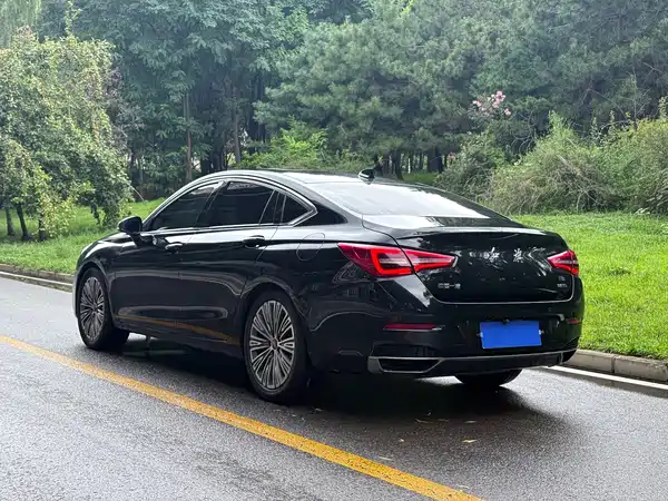 Hongqi H5 2022