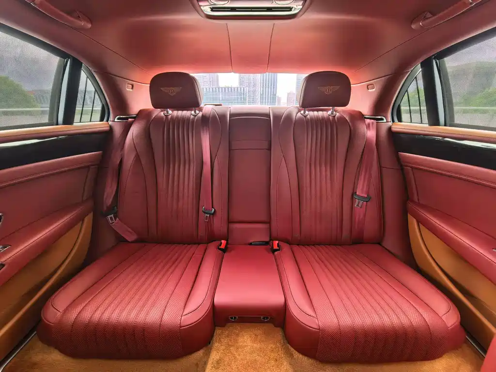 Bentley Flying Spur 2018 — фото 12