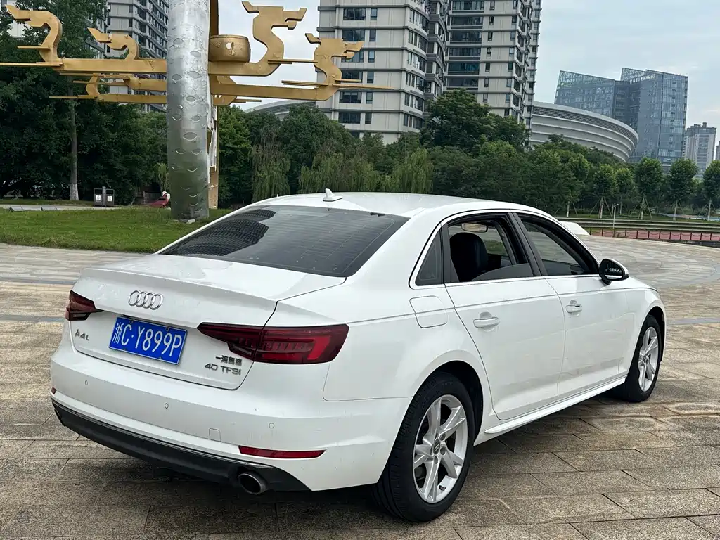 Audi A4L 2018