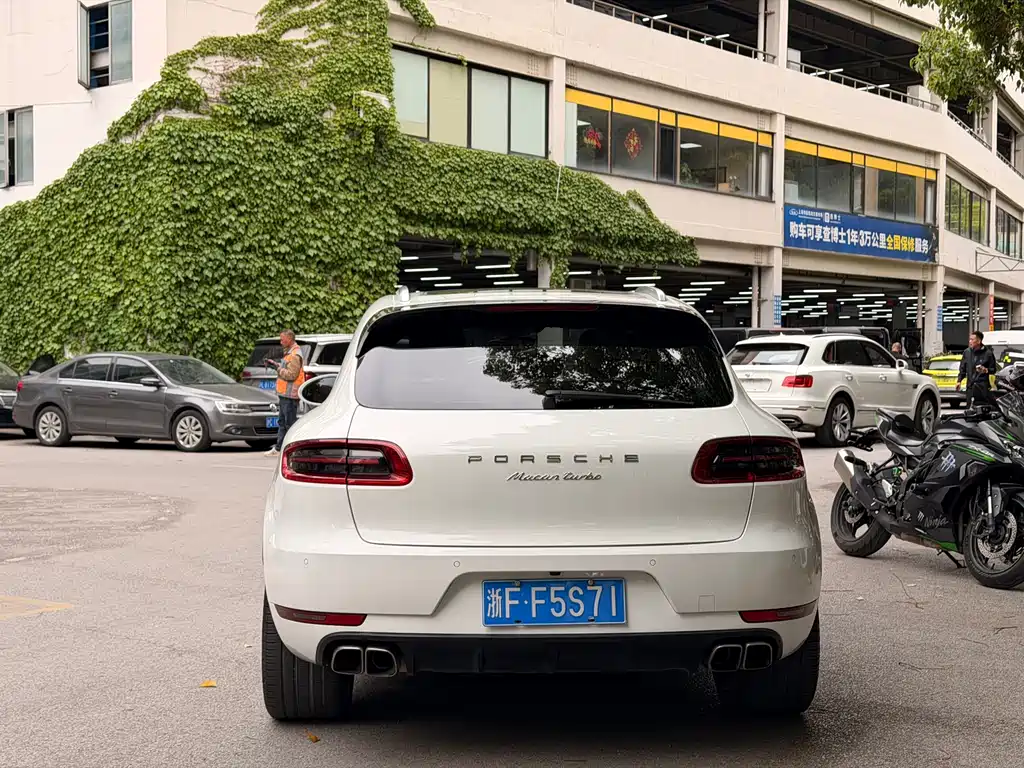 Porsche Macan 2016 — фото 23