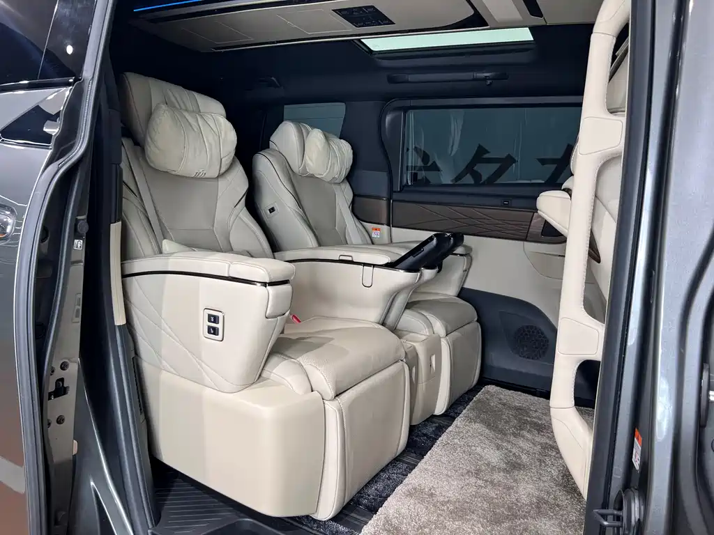 Toyota Vellfire 2025 — фото 10