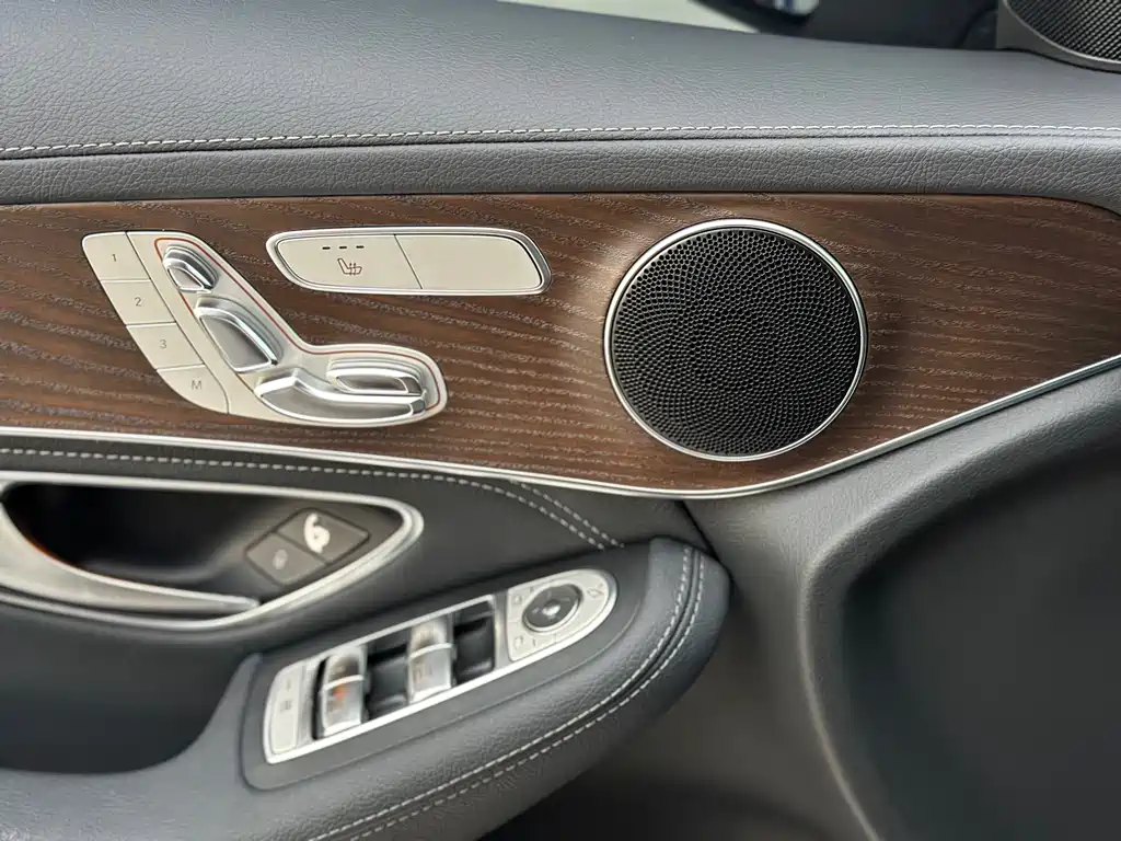 Mercedes-Benz GLC 2017 — фото 14