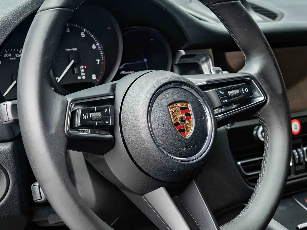 Porsche Macan 2023 — фото 13