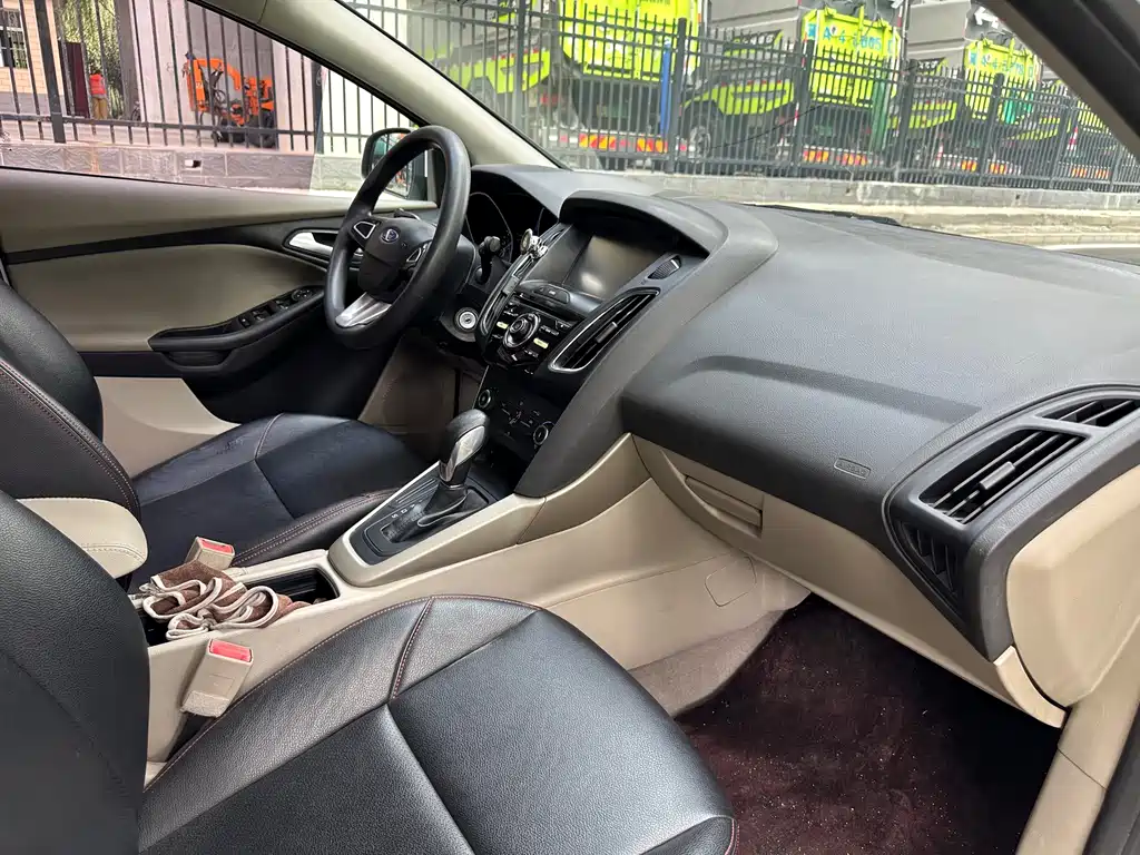 Ford Focus 2016 — фото 12