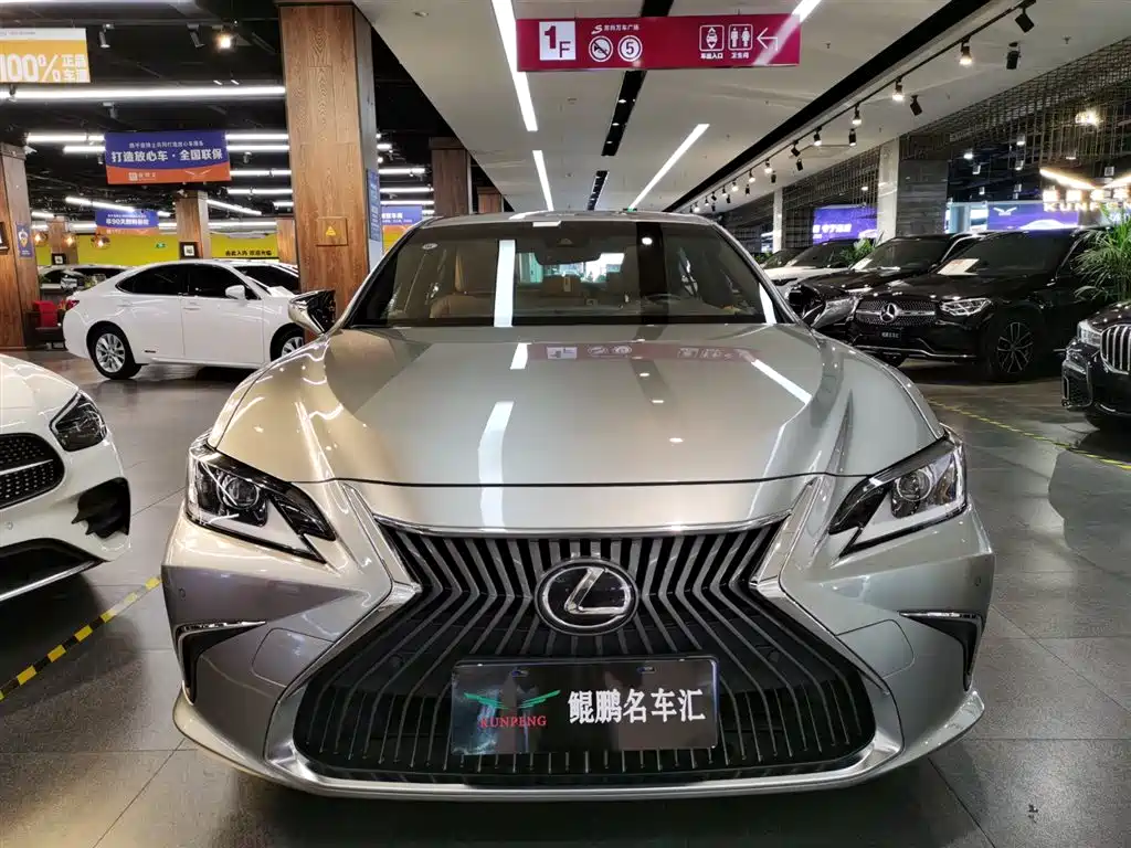 Lexus ES 2018 — фото 2