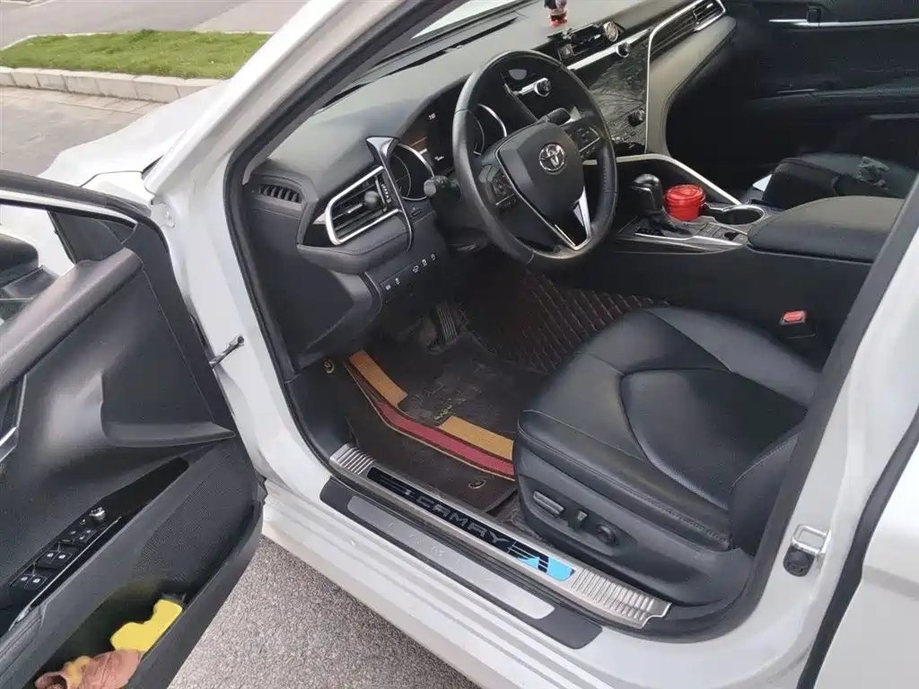 Toyota Camry 2020 — фото 14