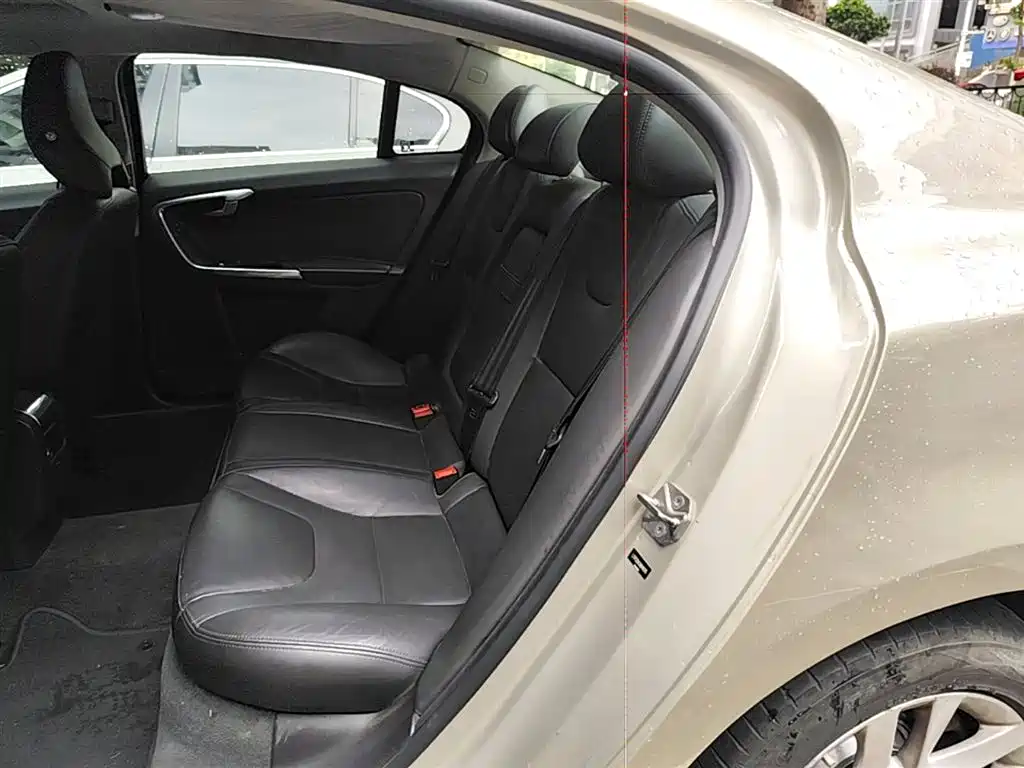 Volvo S60 2017 — фото 17