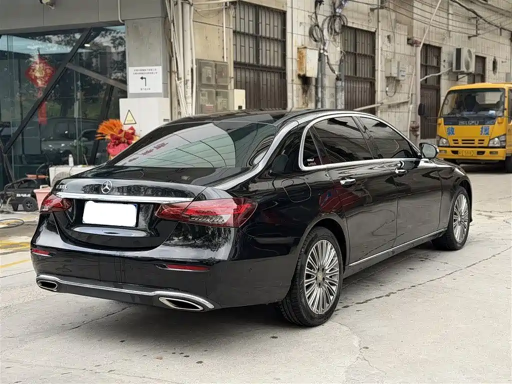 Mercedes-Benz E-Class 2017 — фото 11