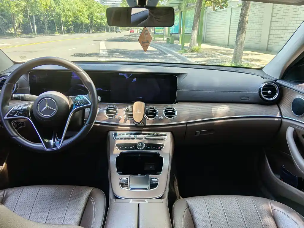 Mercedes-Benz E-Class 2023 — фото 4