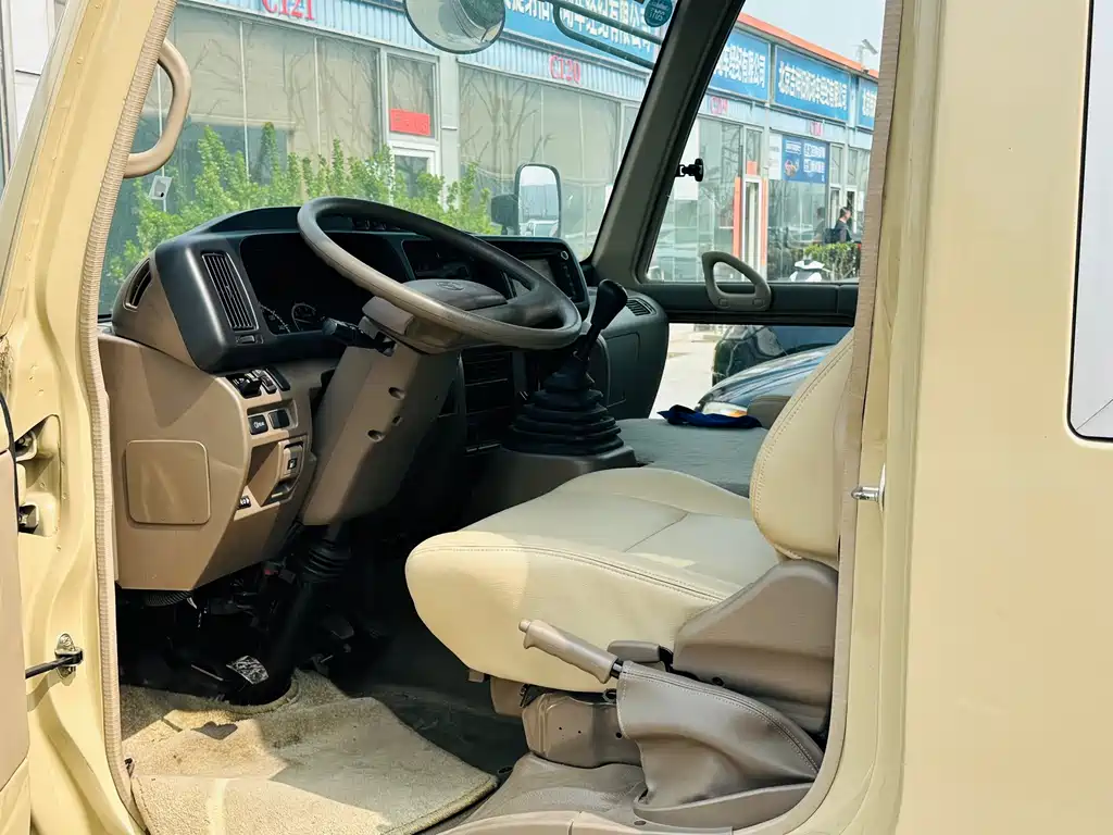 Toyota Coaster 2016 — фото 6