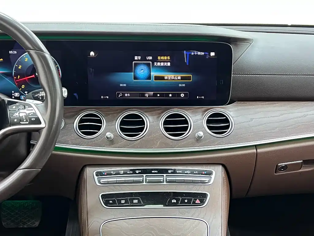 Mercedes-Benz E-Class 2021 — фото 23