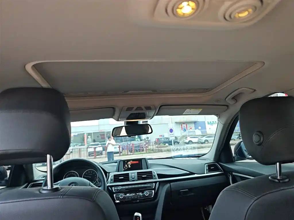 BMW 3 Series 2017 — фото 18