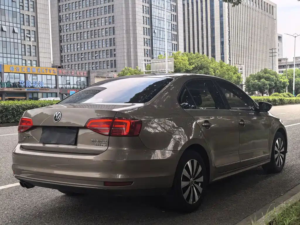 Volkswagen Sagitar 2018