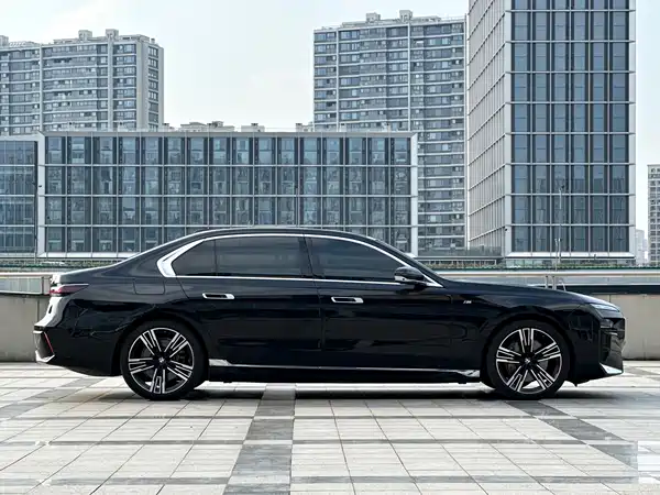 BMW i7 2024