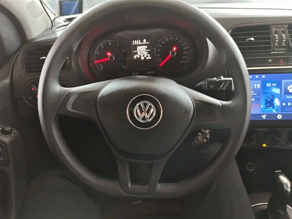 Volkswagen Polo 2017 — фото 11