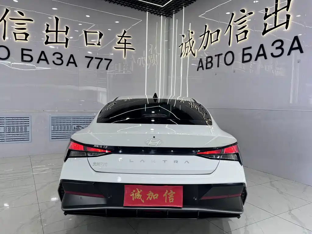 Hyundai Elantra 2023
