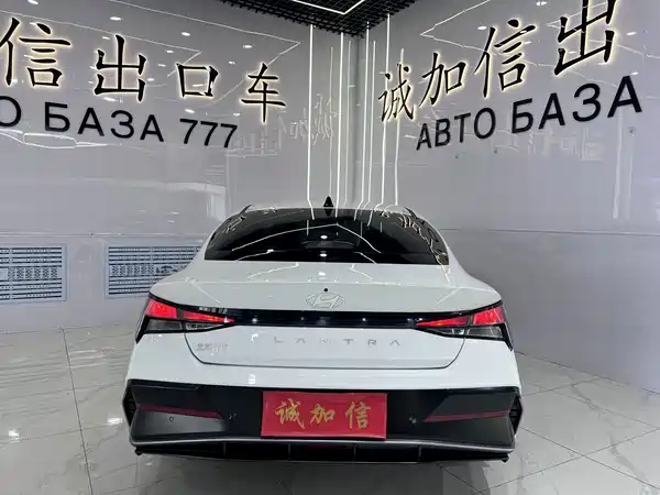 Hyundai Elantra 2023