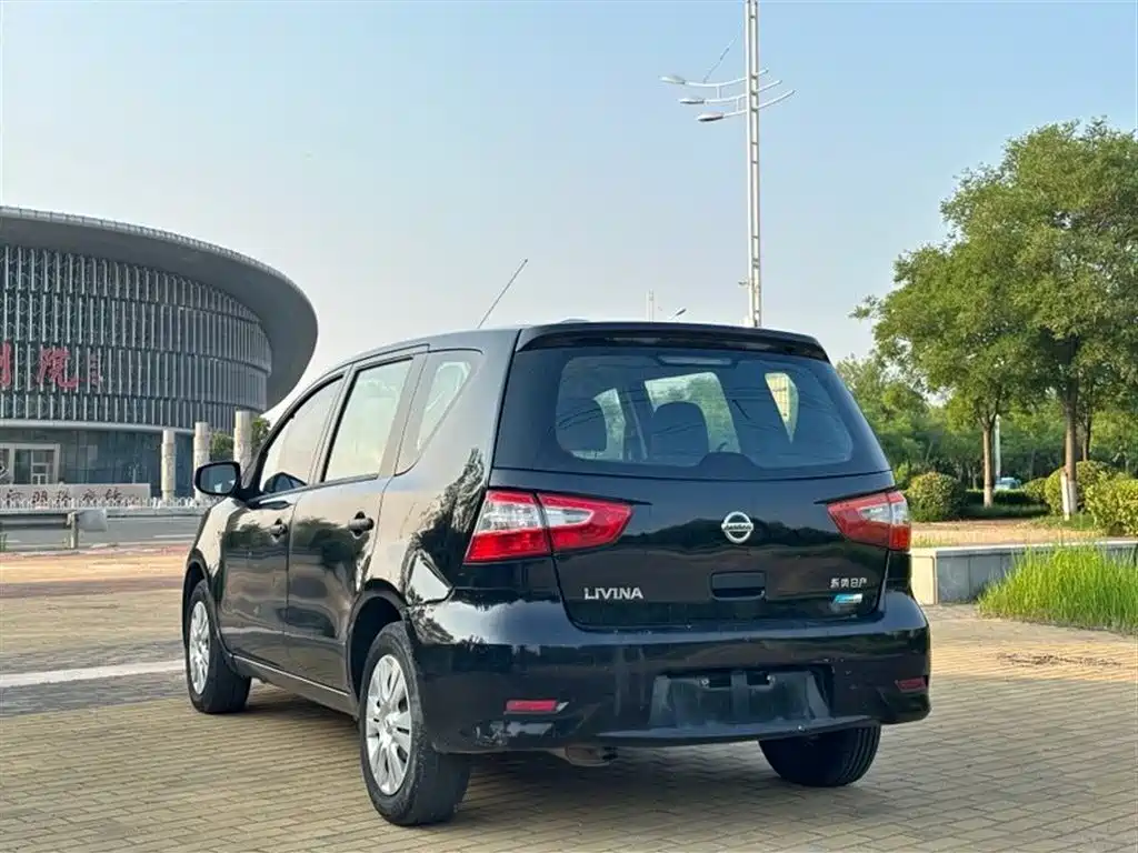Nissan Livina 2015