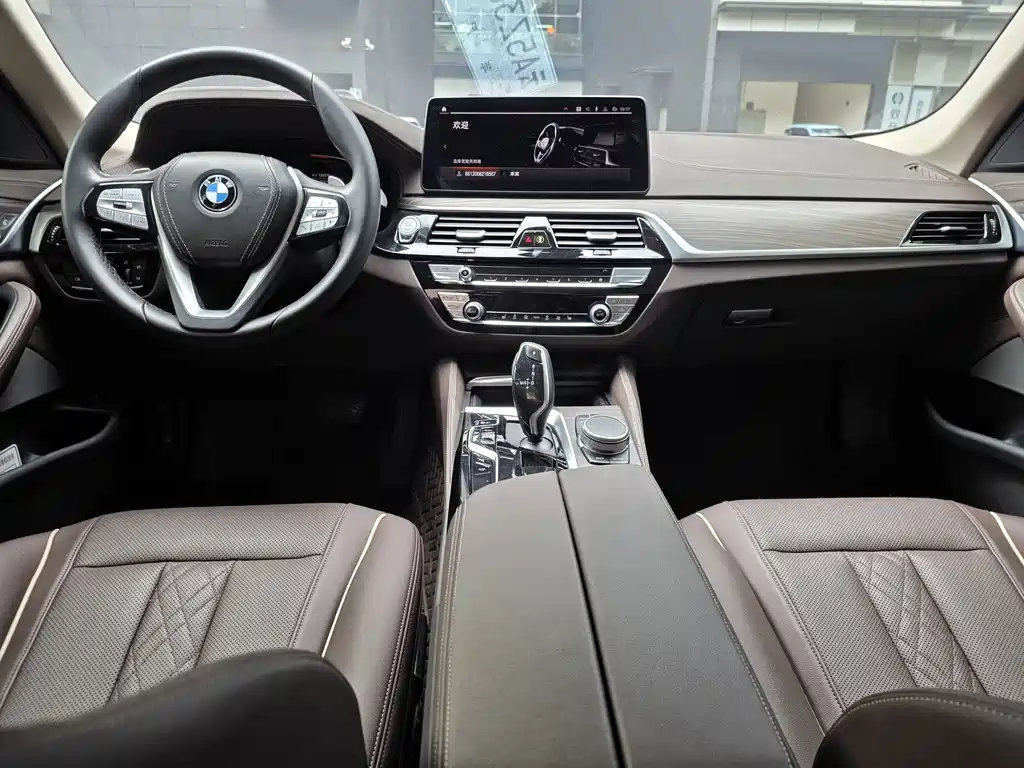 BMW 5 Series 2021 — фото 9