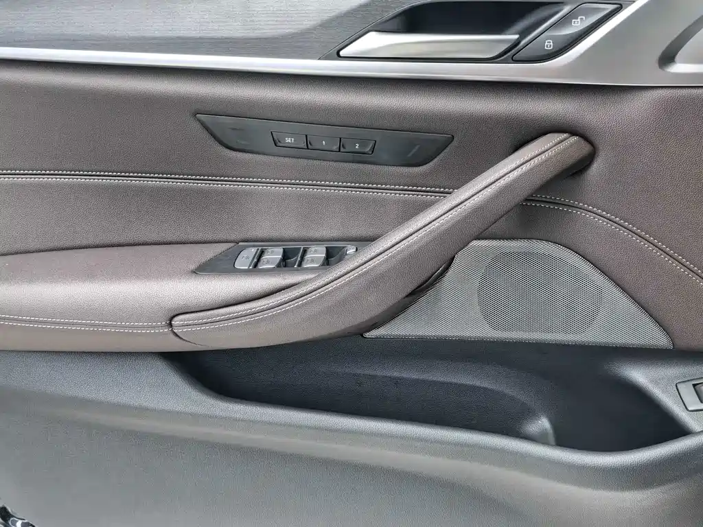 BMW 5 Series 2022 — фото 13