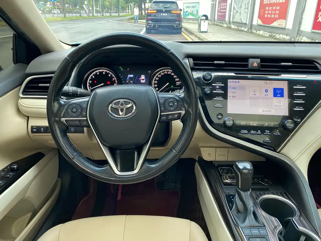 Toyota Camry 2019 — фото 5