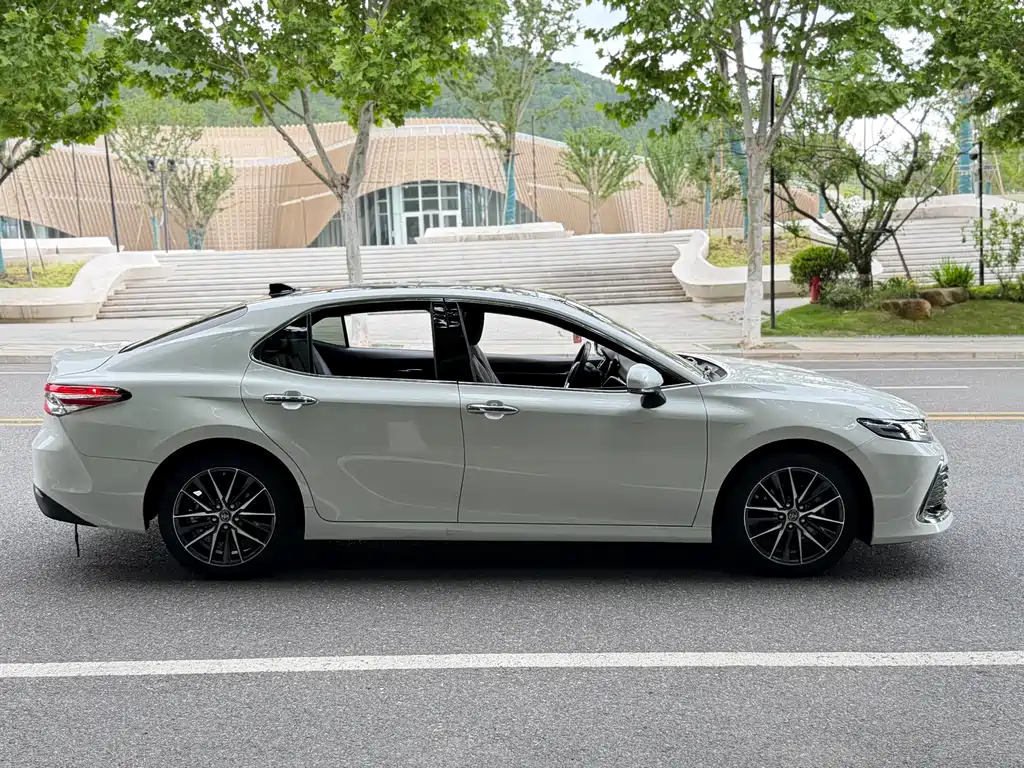 Toyota Camry 2023 — фото 20