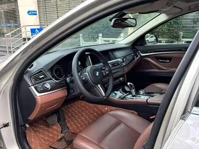 BMW 5 Series 2015 — фото 9