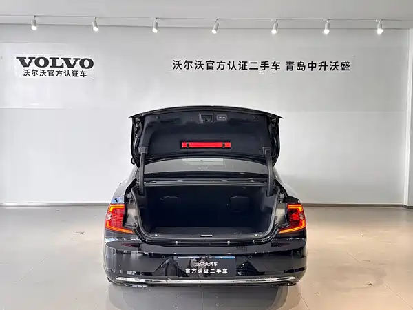 Volvo S90 2025