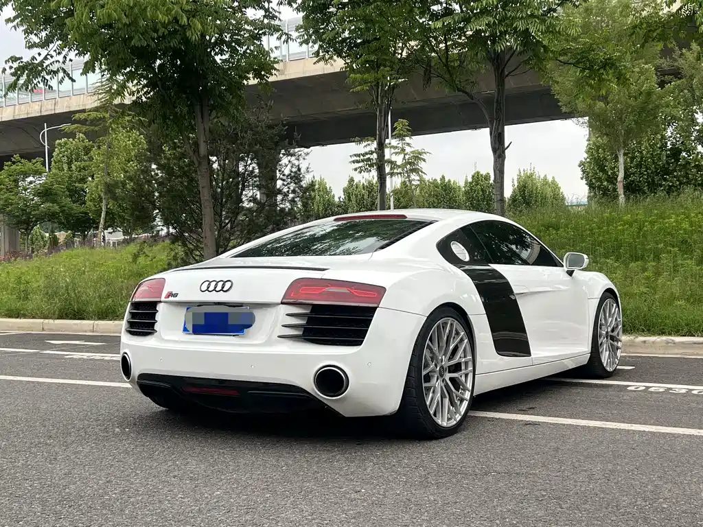 Audi R8 2016 — фото 9