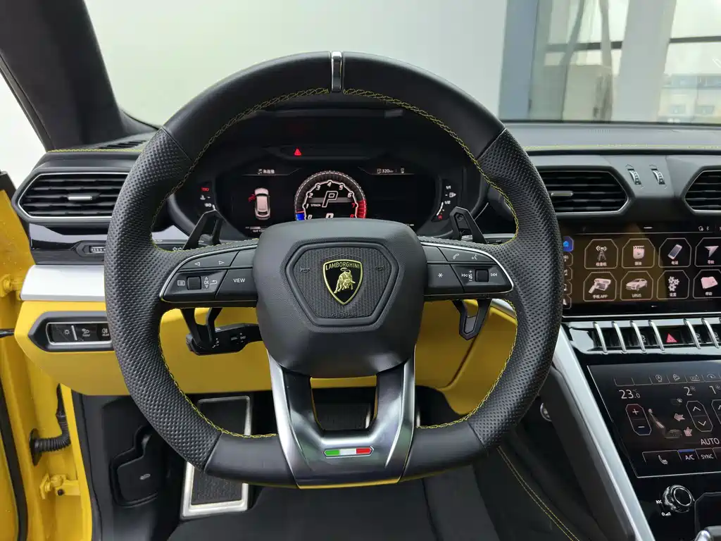 Lamborghini Urus 2023 — фото 15