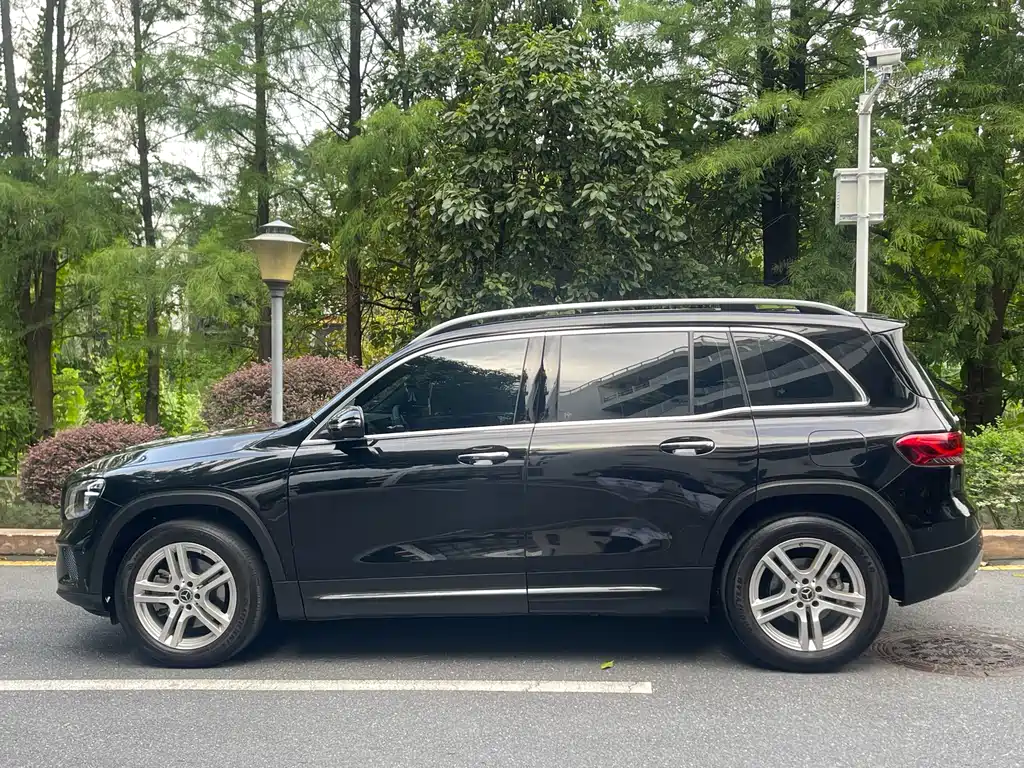 Mercedes-Benz GLB 2023 — фото 4