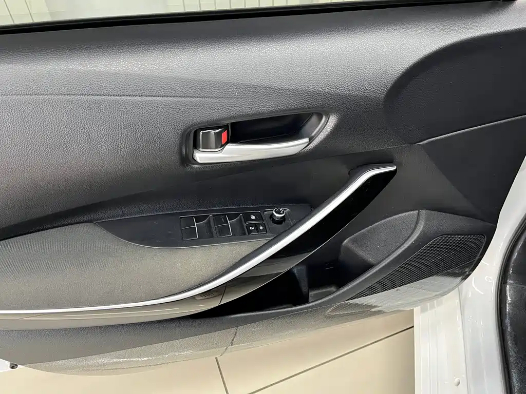 Toyota Corolla 2023 — фото 17