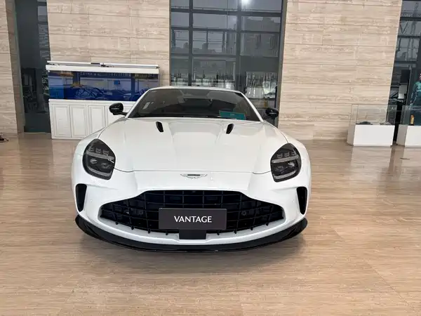 Aston Martin V8 Vantage 2026