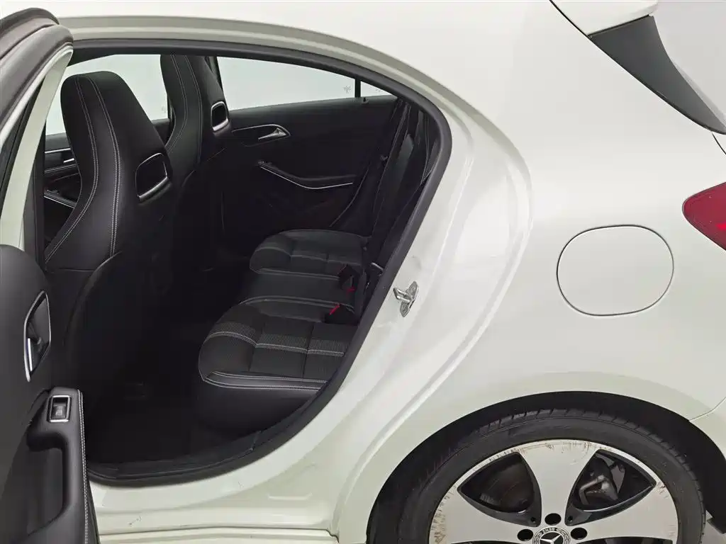 Mercedes-Benz A-Class 2018 — фото 15
