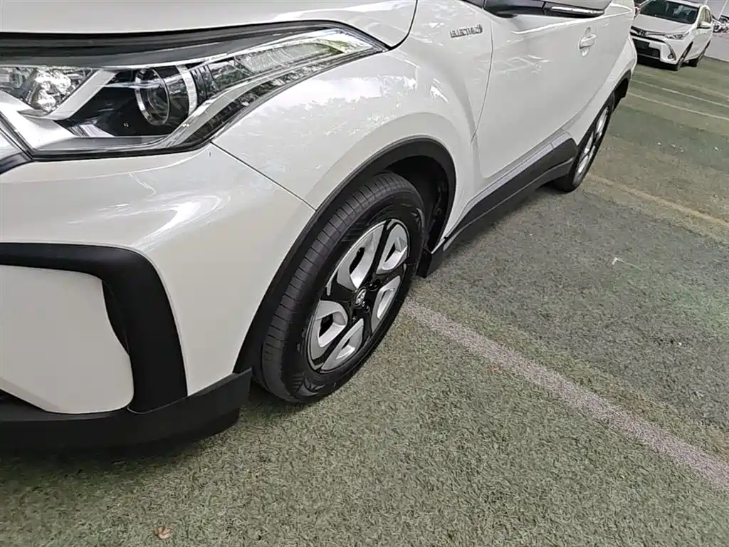 Toyota C-HR EV 2021 — фото 25