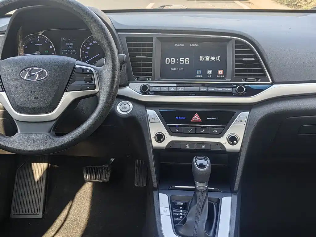 Hyundai Elantra 2018 — фото 9