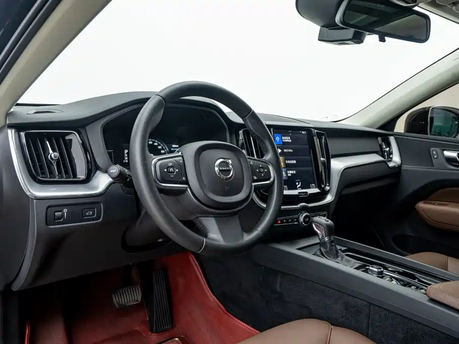 Volvo XC60 2019 — фото 12