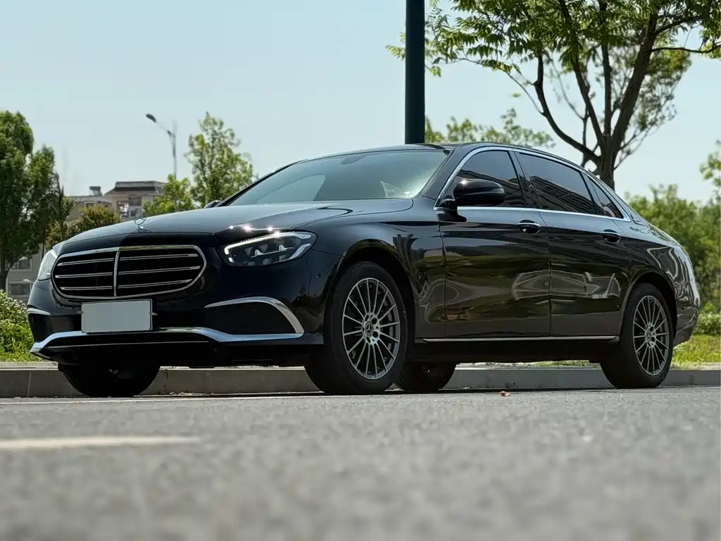 Mercedes-Benz E-Class 2023 — фото 1