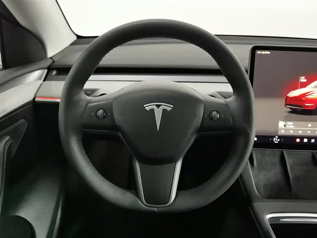 Tesla Model Y 2024 — фото 11