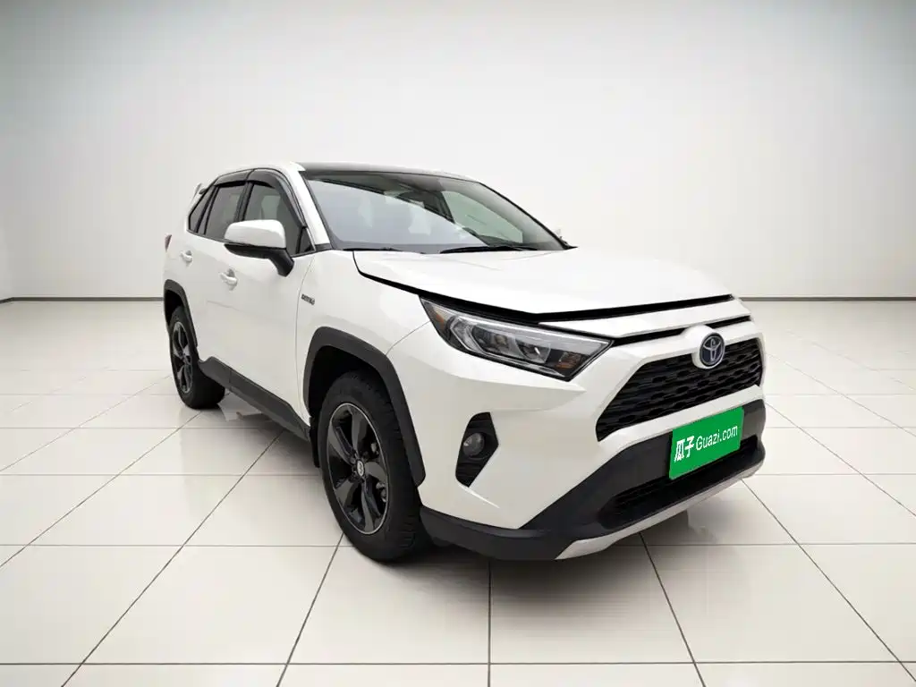 Toyota RAV4 2021 — фото 3