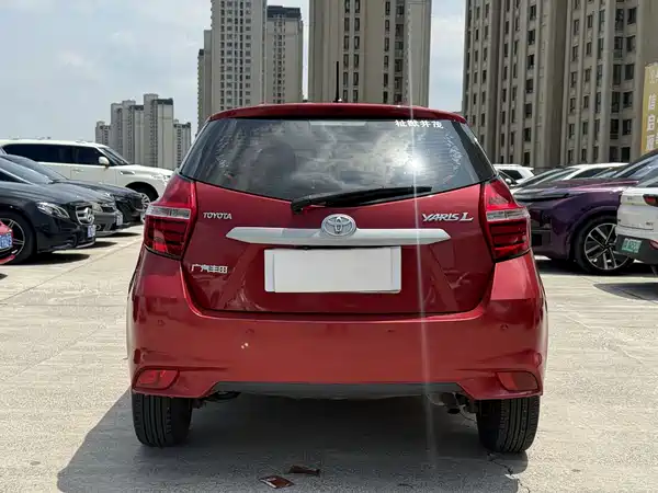 Toyota Yaris L 2021