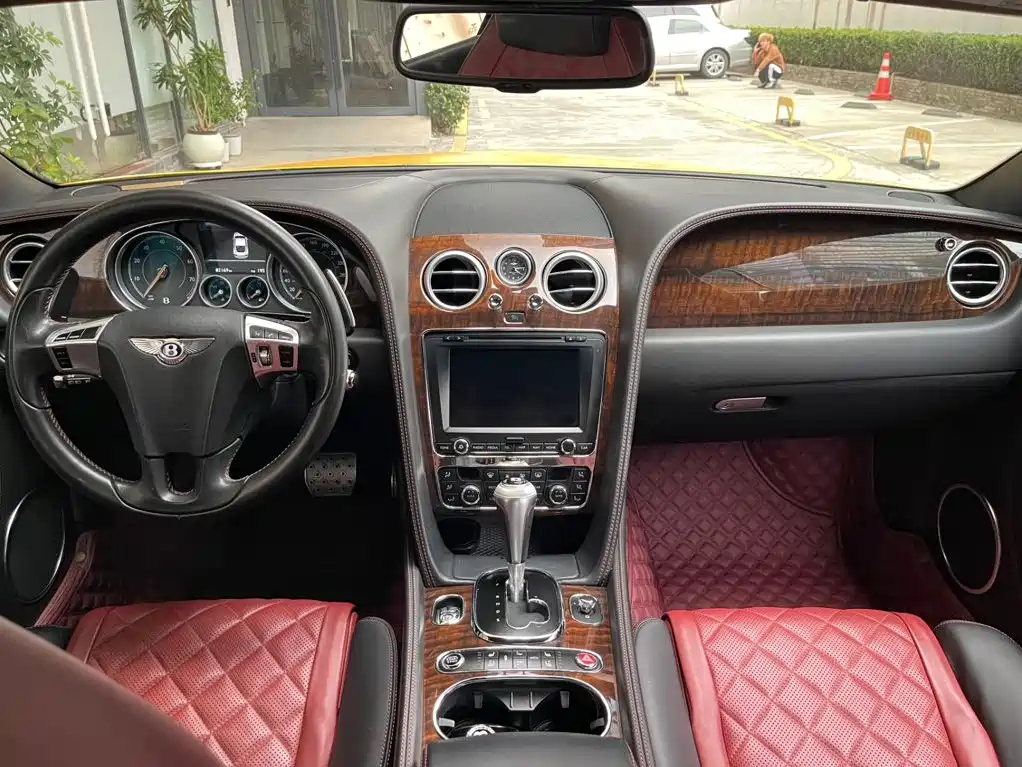 Bentley Continental 2018 — фото 16