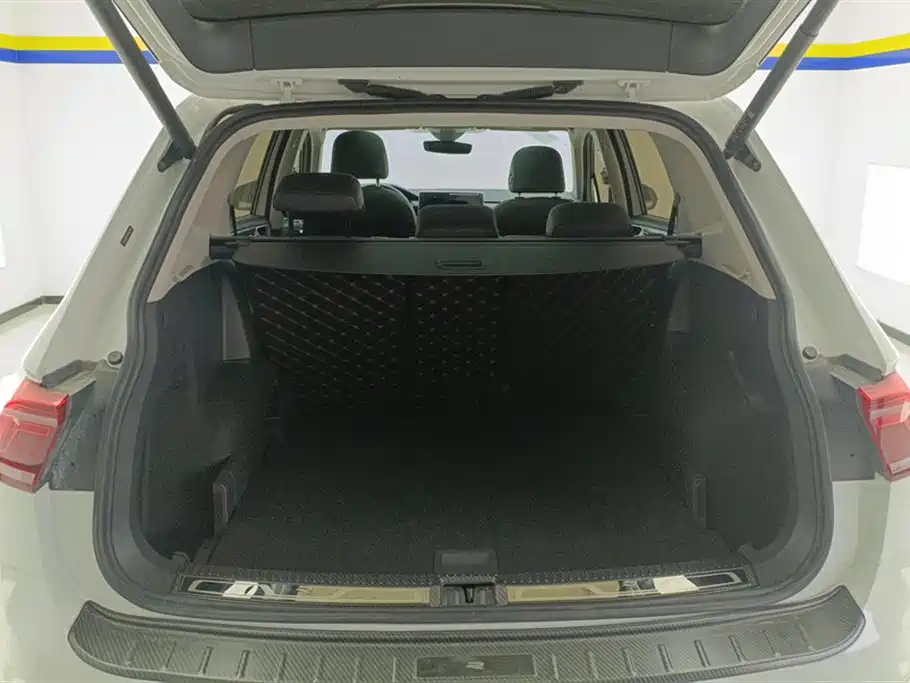 Volkswagen Tiguan L 2023 — фото 4